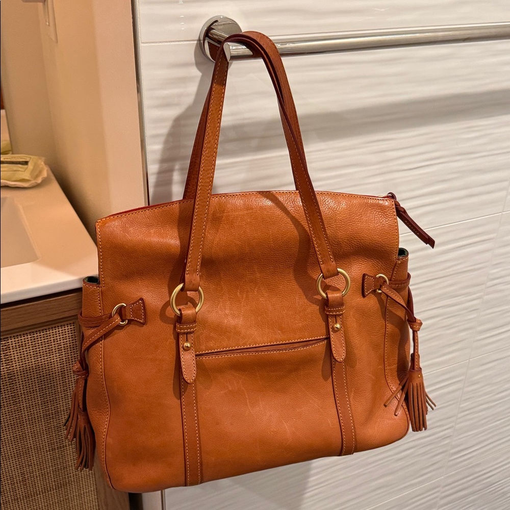 Elegant Tan Leather Tote Bag - Picture 6 of 7